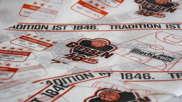 Blechrein - individuell bedrucktes Backpapier Individuell bedrucktes Blechrein Backpapier mit Markenlogo und Design für eine auffällige und professionelle Produktpräsentation.