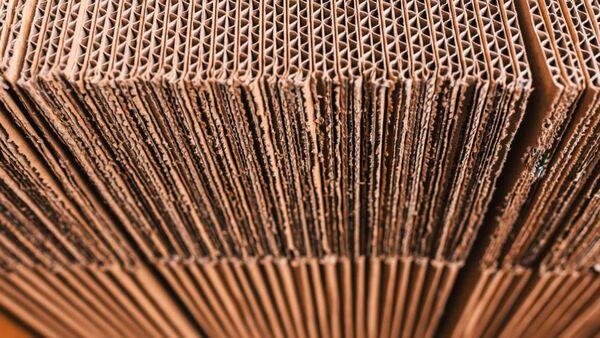 BRANOperl Trennpapier für haftende Wellpappe BRANOperl Trennpapier in der Wellpappenproduktion, eingesetzt zur Vermeidung von Anhaftungen und für saubere Verarbeitungsergebnisse.