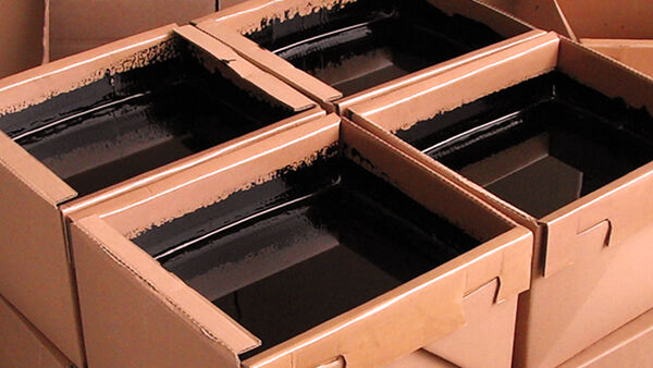 BRANOperl Bitumenbox BRANOperl Bitumenbox mit eingegossenem Bitumen zur sicheren und auslaufsicheren Transportlösung