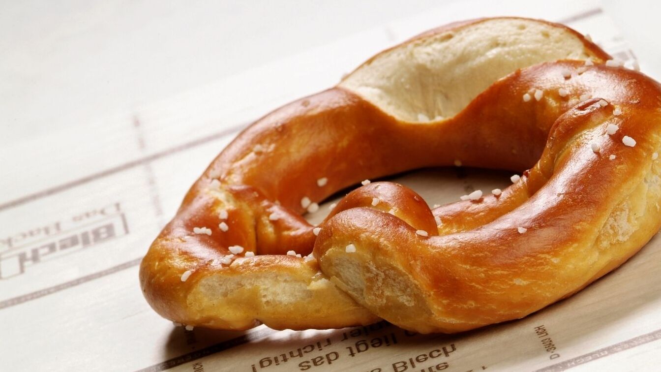 bretzel sur papier sulfurisé bretzel sur papier sulfurisé